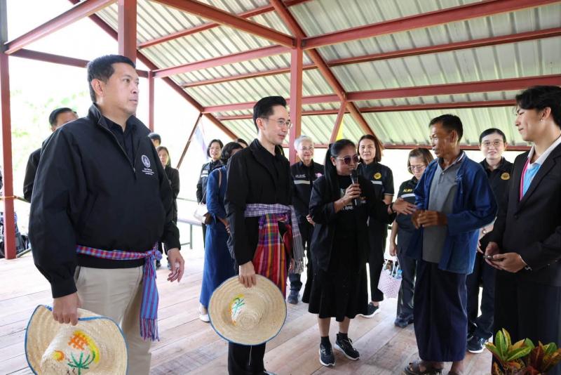 รมว.พม. ลงพื้นที่บ�