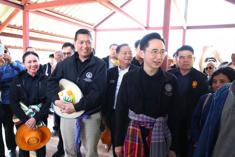 รมว.พม. ลงพื้นที่บ�