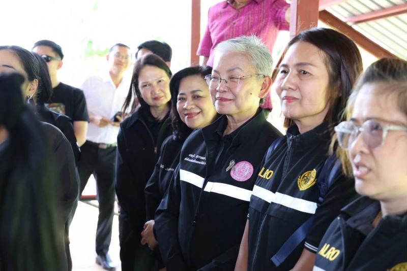 รมว.พม. ลงพื้นที่บ�