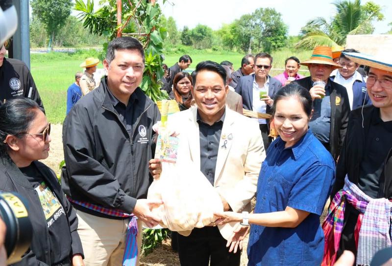 รมว.พม. ลงพื้นที่บ�