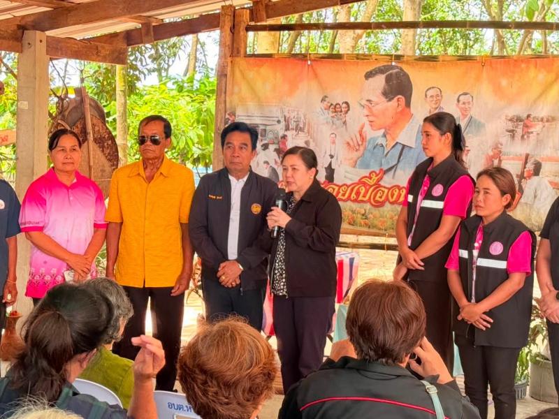 นางศิริลักษณ์ มีม�