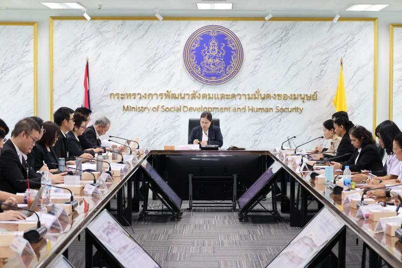 นางเตือนใจ คงสมบั�
