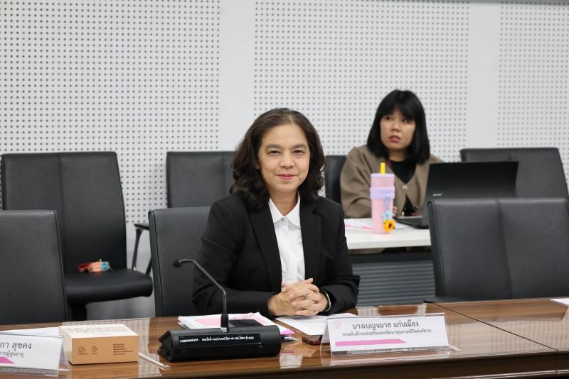 นางเตือนใจ คงสมบั�