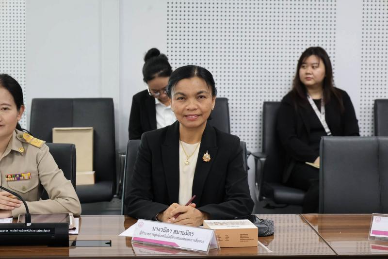 นางเตือนใจ คงสมบั�