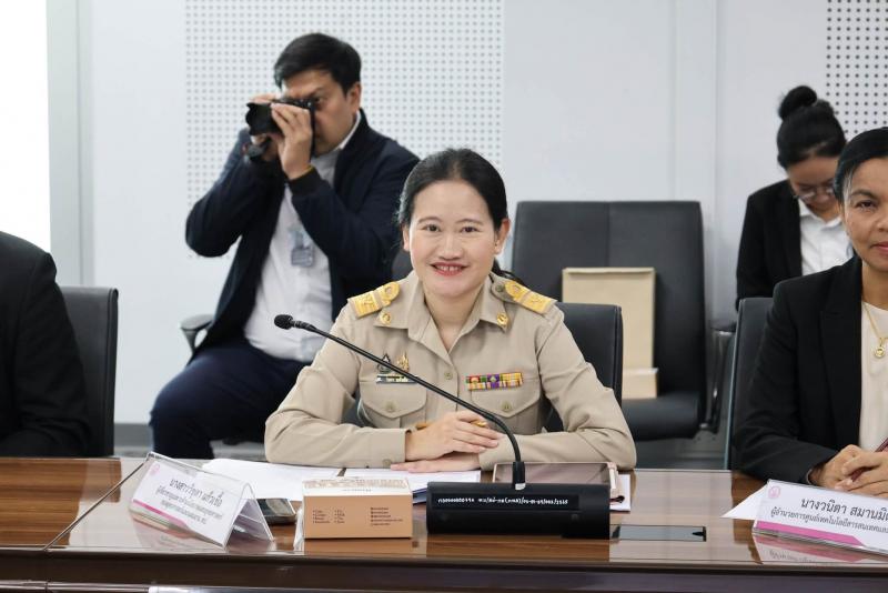 นางเตือนใจ คงสมบั�
