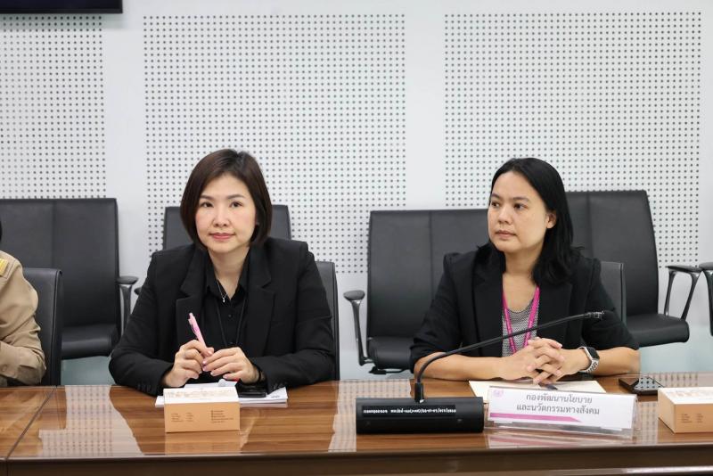 นางเตือนใจ คงสมบั�