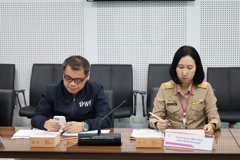นางเตือนใจ คงสมบั�