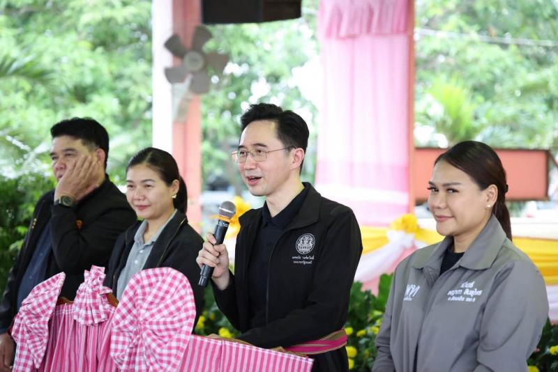 รมว.พม. ลงพื้นที่บ�