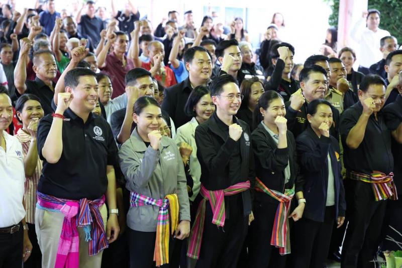รมว.พม. ลงพื้นที่บ�