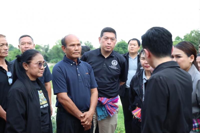 รมว.พม. ลงพื้นที่บ�