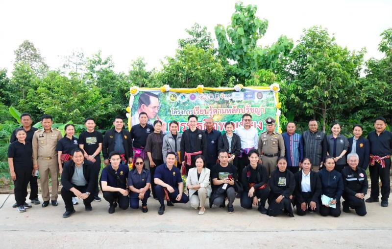 รมว.พม. ลงพื้นที่บ�