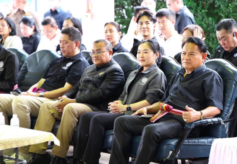 รมว.พม. ลงพื้นที่บ�