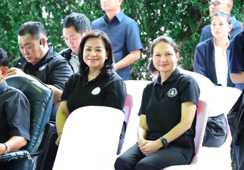 รมว.พม. ลงพื้นที่บ�