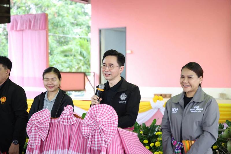รมว.พม. ลงพื้นที่บ�