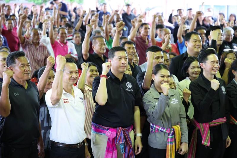 รมว.พม. ลงพื้นที่บ�