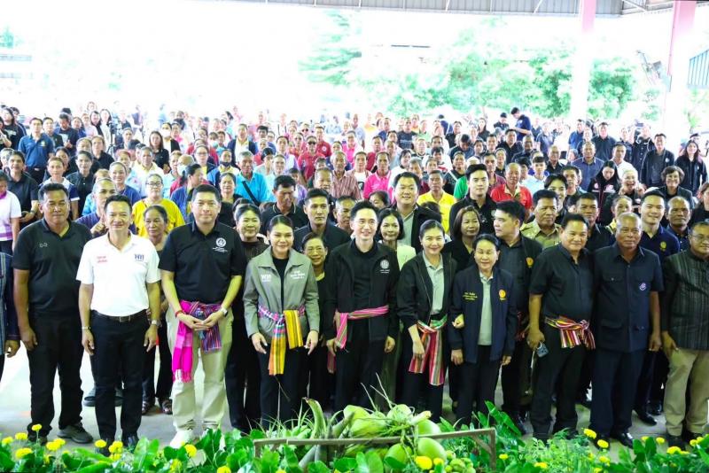 รมว.พม. ลงพื้นที่บ�