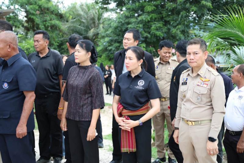 รมว.พม. ลงพื้นที่บ�