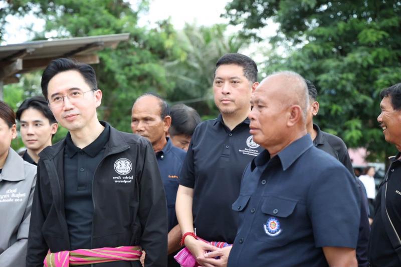 รมว.พม. ลงพื้นที่บ�