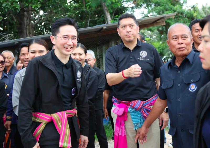 รมว.พม. ลงพื้นที่บ�
