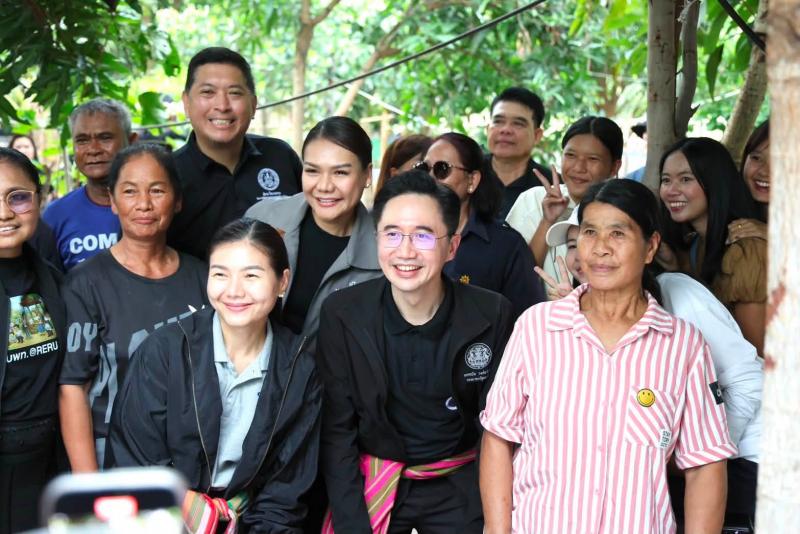 รมว.พม. ลงพื้นที่บ�