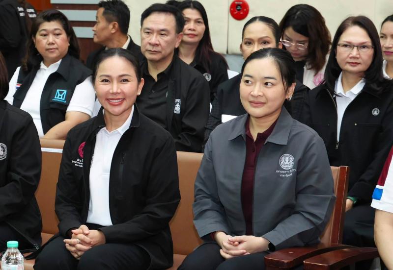 รมว.พม. ลงพื้นที่จ�
