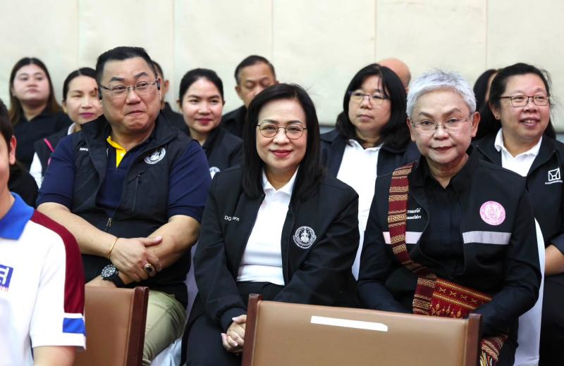 รมว.พม. ลงพื้นที่จ�