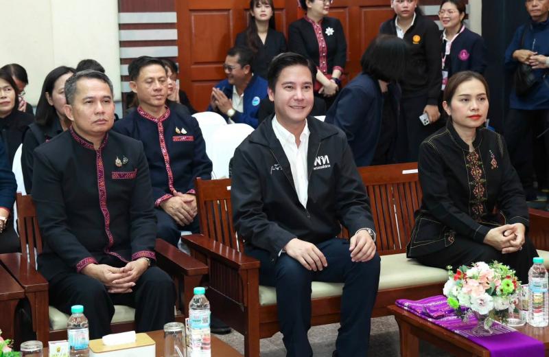รมว.พม. ลงพื้นที่จ�