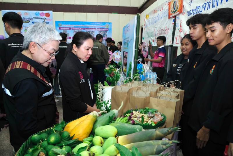 รมว.พม. ลงพื้นที่จ�