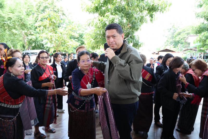 รมว.พม. ลงพื้นที่จ�