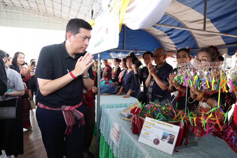 รมว.พม. ลงพื้นที่จ�