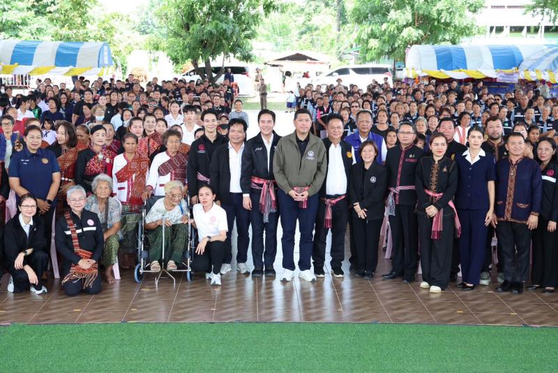 รมว.พม. ลงพื้นที่จ�