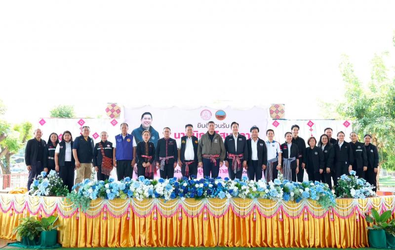 รมว.พม. ลงพื้นที่จ�