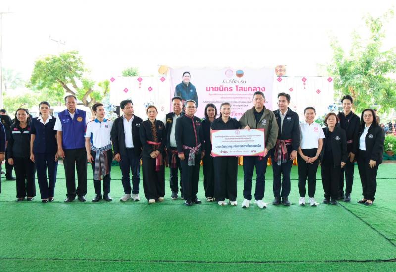รมว.พม. ลงพื้นที่จ�