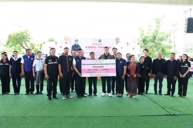รมว.พม. ลงพื้นที่จ�
