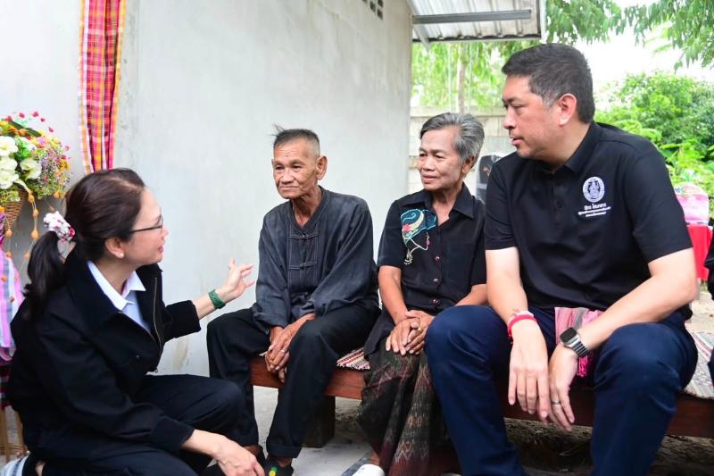 รมว.พม. ลงพื้นที่ข�