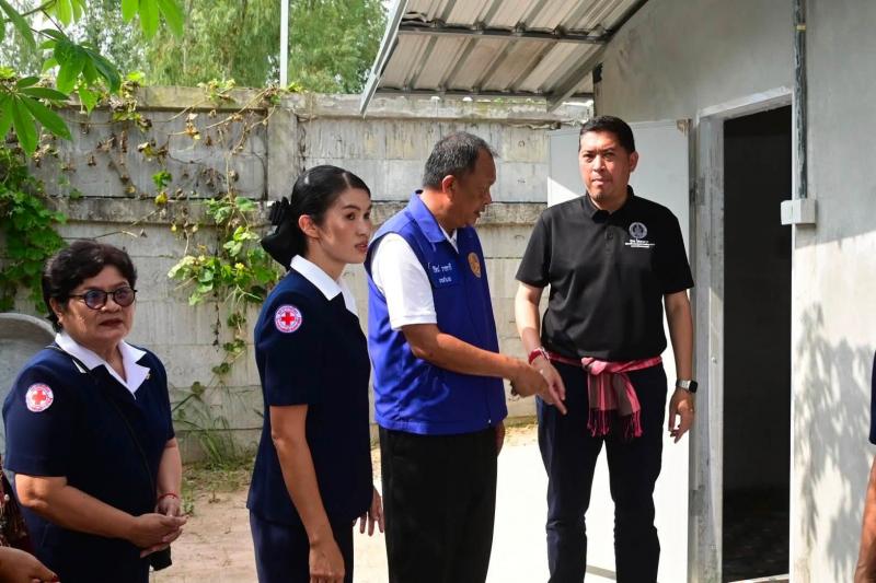 รมว.พม. ลงพื้นที่ข�