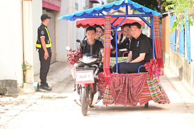 รมว.พม. ลงพื้นที่ข�