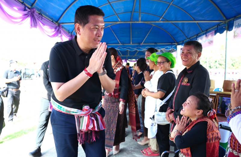 รมว.พม. ลงพื้นที่จ�