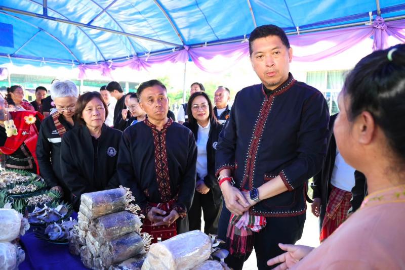 รมว.พม. ลงพื้นที่จ�