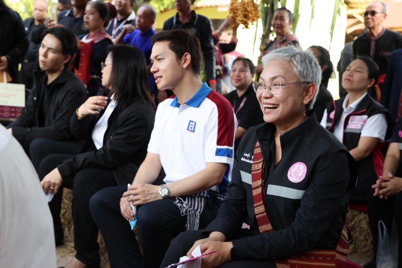 รมว.พม. ลงพื้นที่จ�