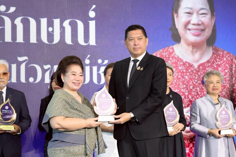 รมว.พม. เป็นประธาน�