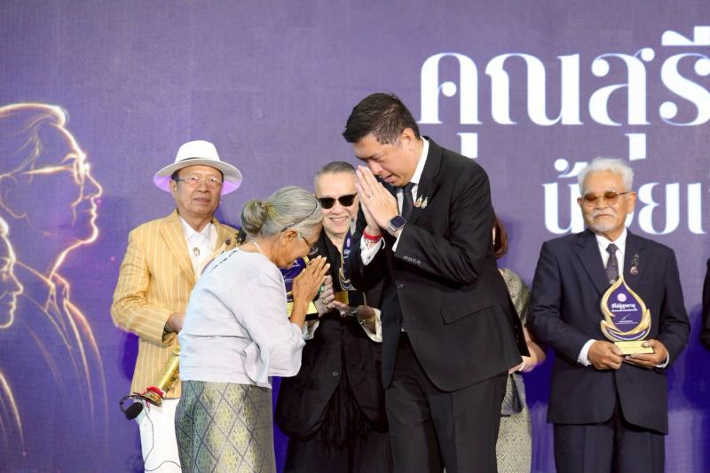 รมว.พม. เป็นประธาน�