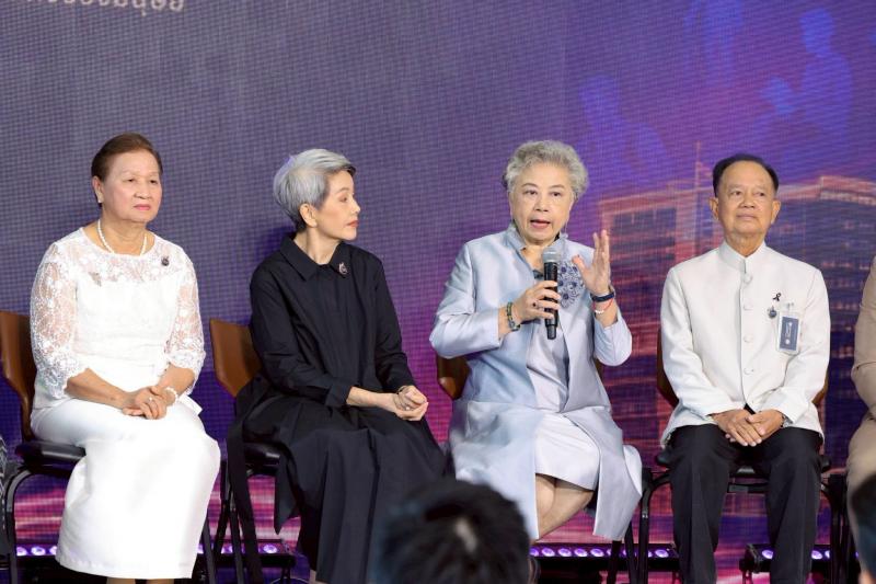 รมว.พม. เป็นประธาน�