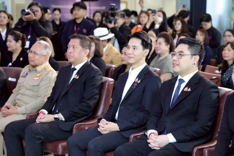 รมว.พม. เป็นประธาน�
