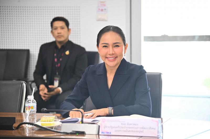 นางสาวสุนีย์ ศรีส�