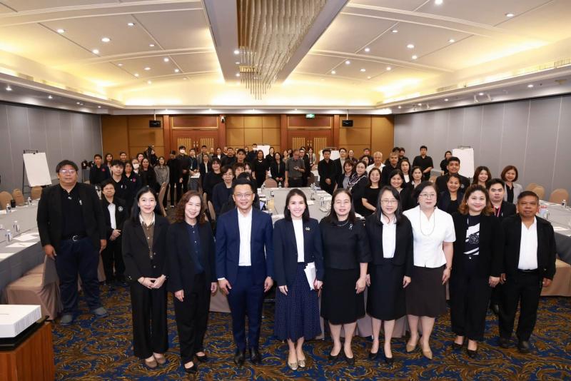 นางเตือนใจ คงสมบั�