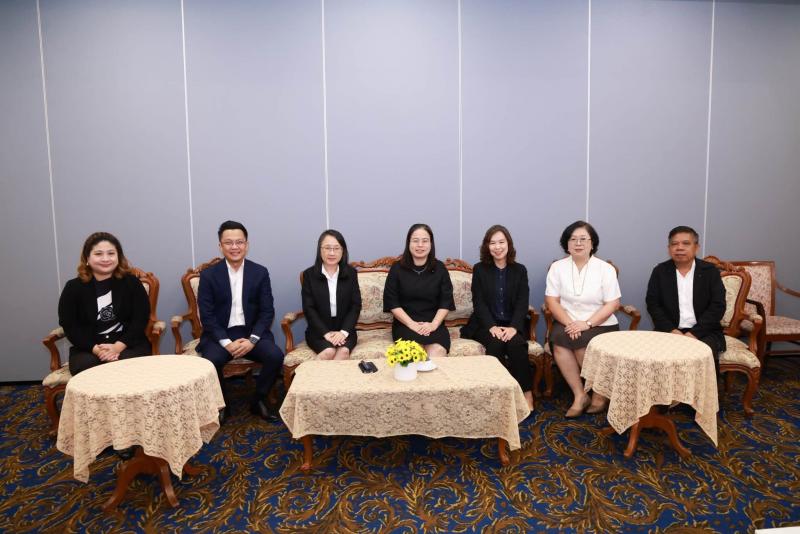 นางเตือนใจ คงสมบั�