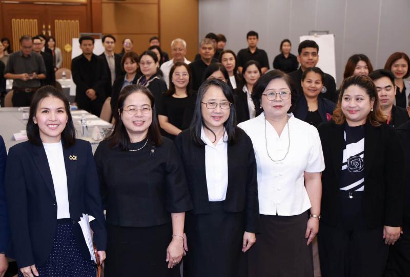นางเตือนใจ คงสมบั�