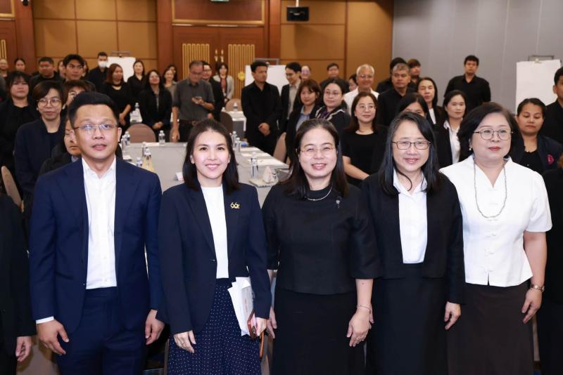 นางเตือนใจ คงสมบั�
