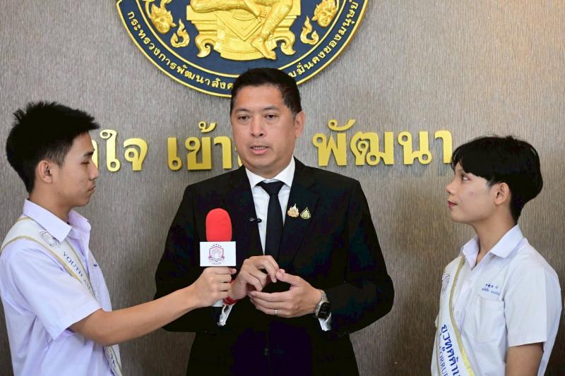 รมว.พม. ให้ทีมนักข�
